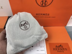 Túi vải bên trong hộp thắt lưng Hermes